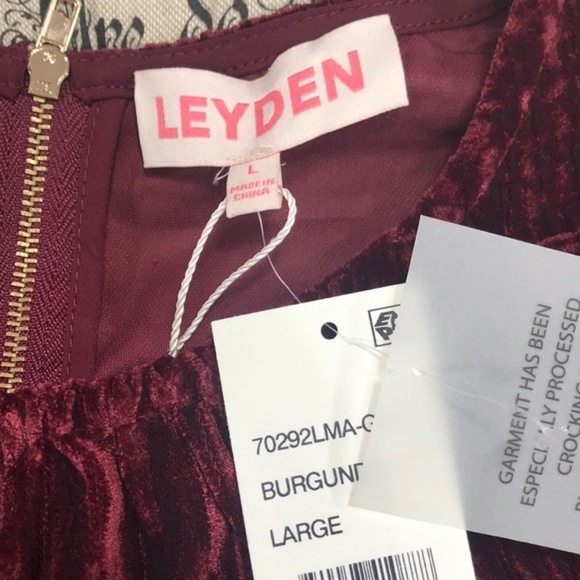 Leyden Crushed Velvet Puff-Sleeve Top - Picture 3 of 5